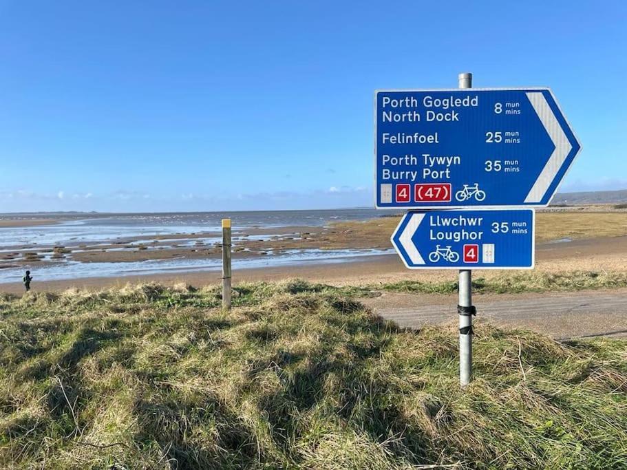 Coastal Apartment With Beach On Your Doorstep! Llanelli Extérieur photo