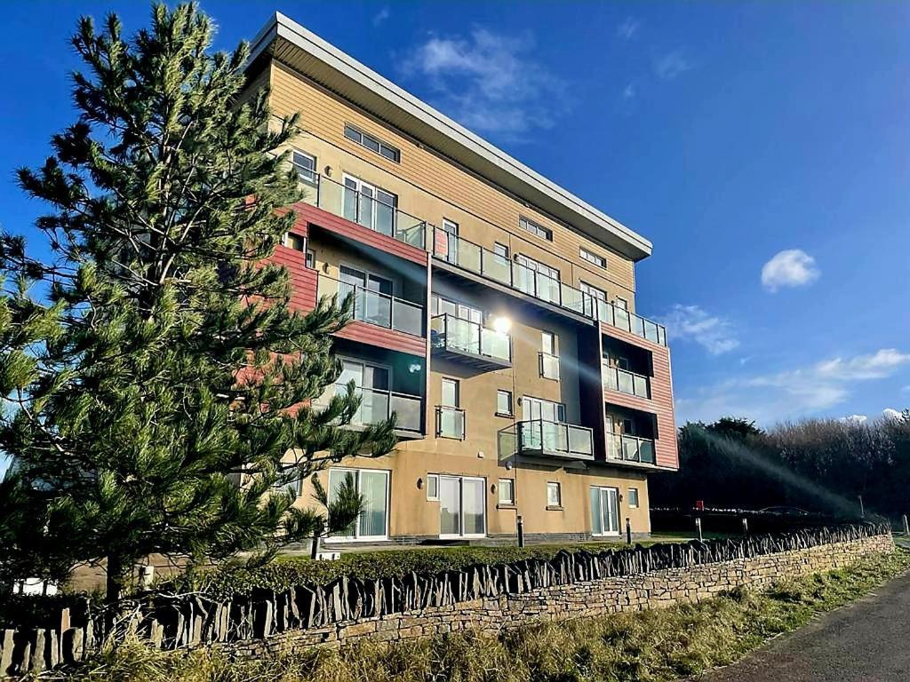 Coastal Apartment With Beach On Your Doorstep! Llanelli Extérieur photo