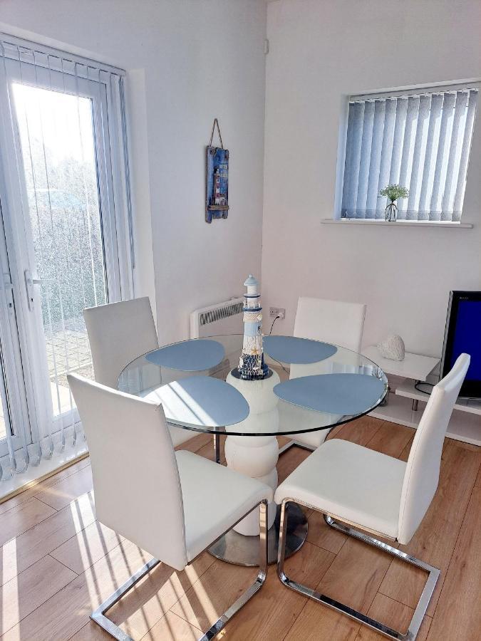Coastal Apartment With Beach On Your Doorstep! Llanelli Extérieur photo